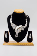 Load image into Gallery viewer, SNAKESKIN NECKLACE SET AVAILABLE IN 2 COLORS
